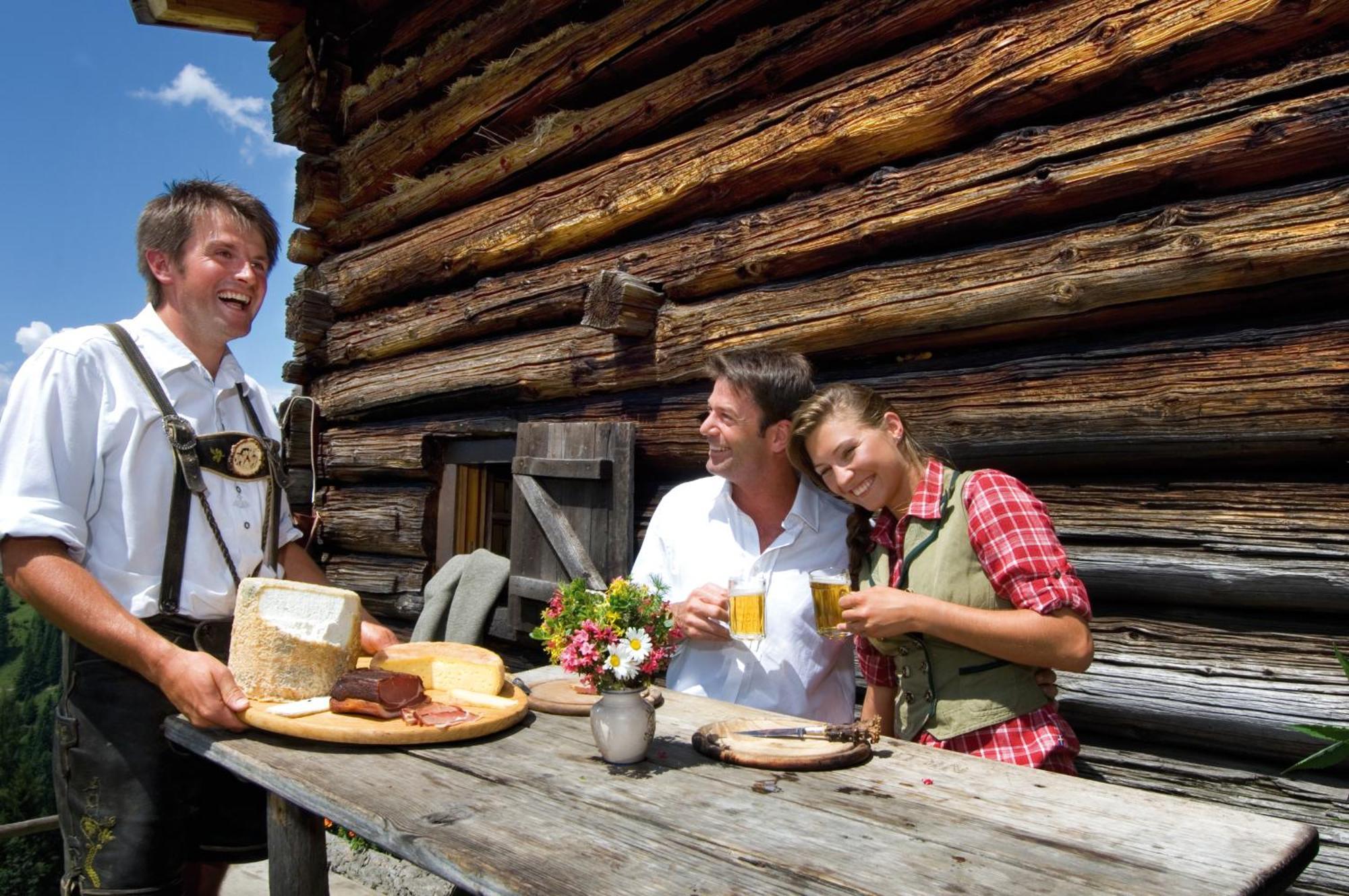 Aktivhotel Alpendorf Санкт Йохан им Понгау Екстериор снимка